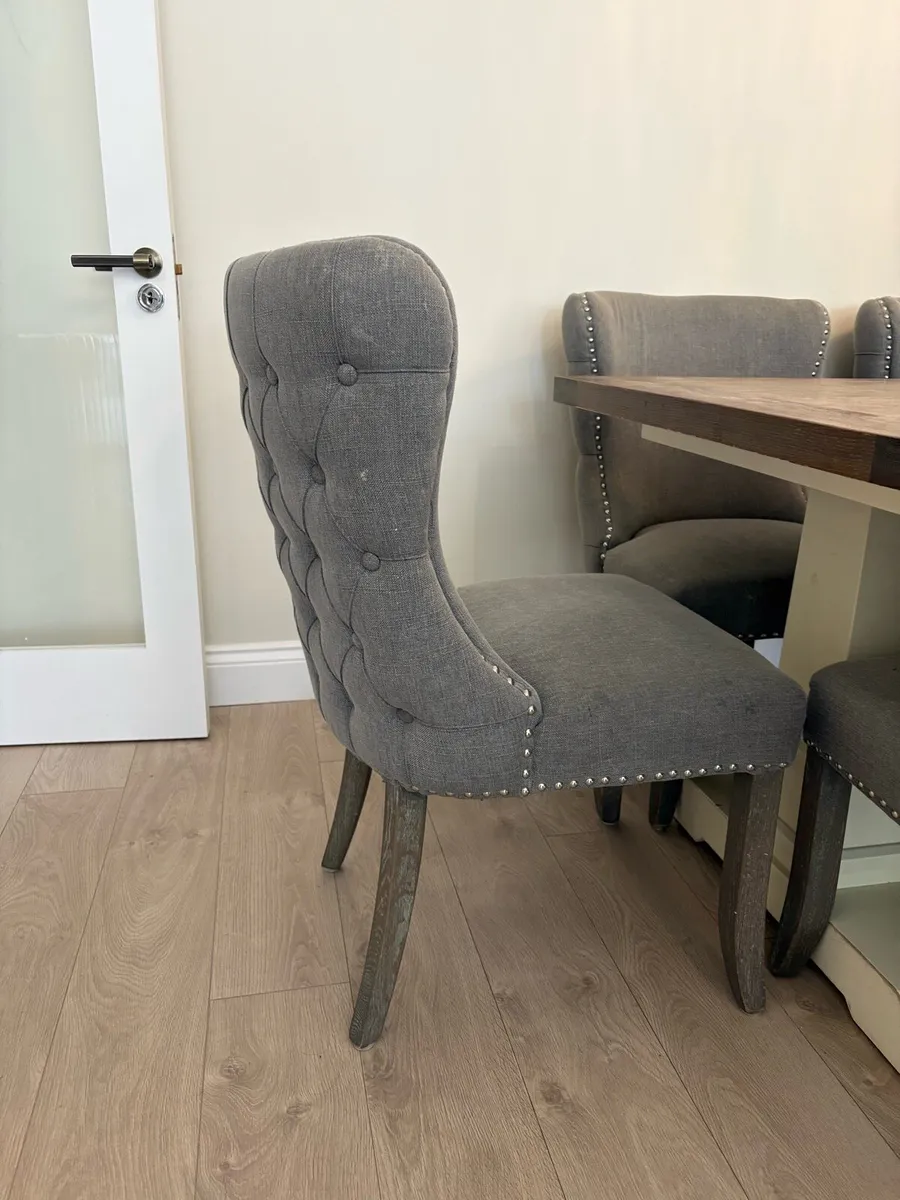 Solid Table & chairs - Image 4