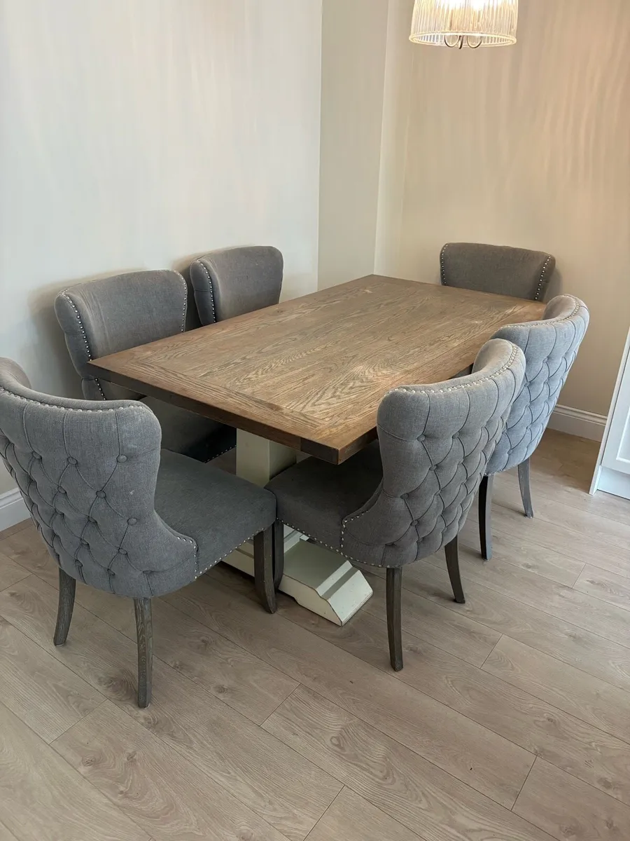 Solid Table & chairs - Image 1