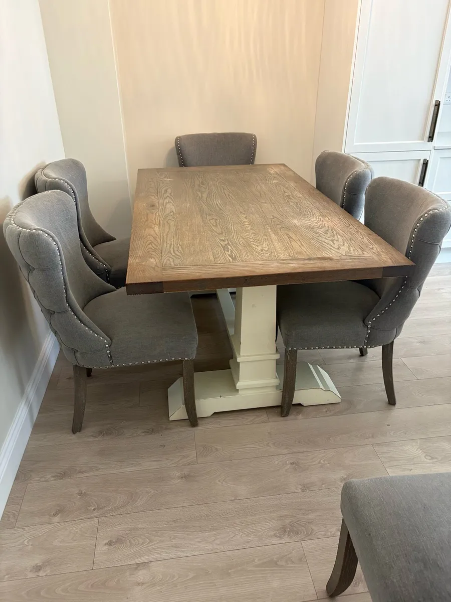 Solid Table & chairs - Image 2