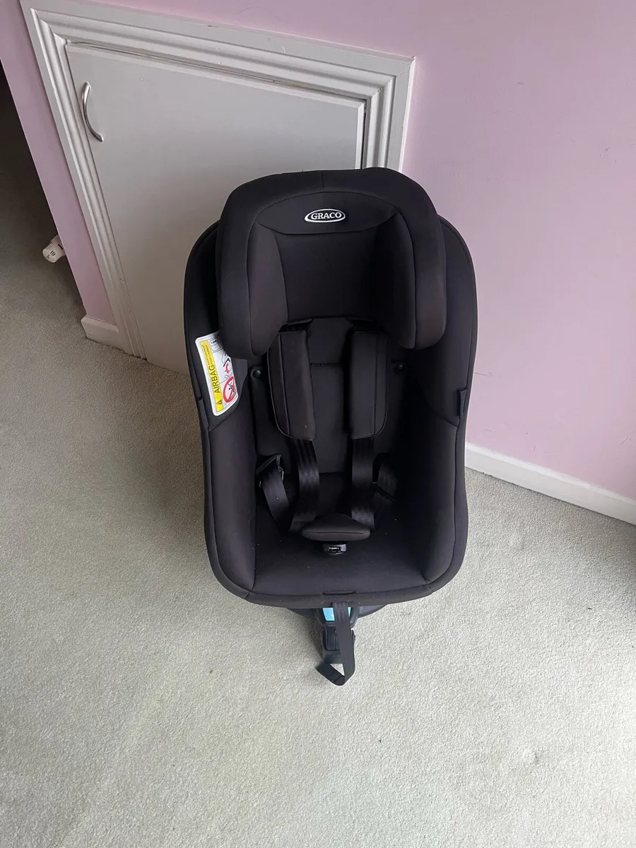 Child swivel car seat - Image 1