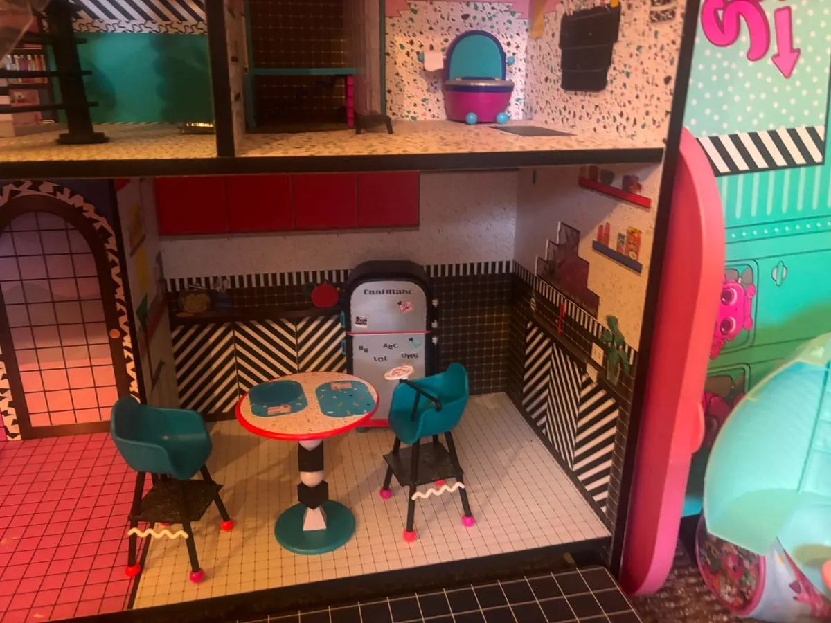 LOL Surprise OMG Doll House playset - Image 4