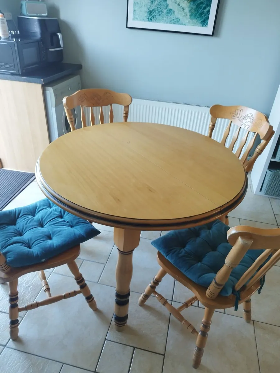 Dining Table and 6 chairs - Image 2
