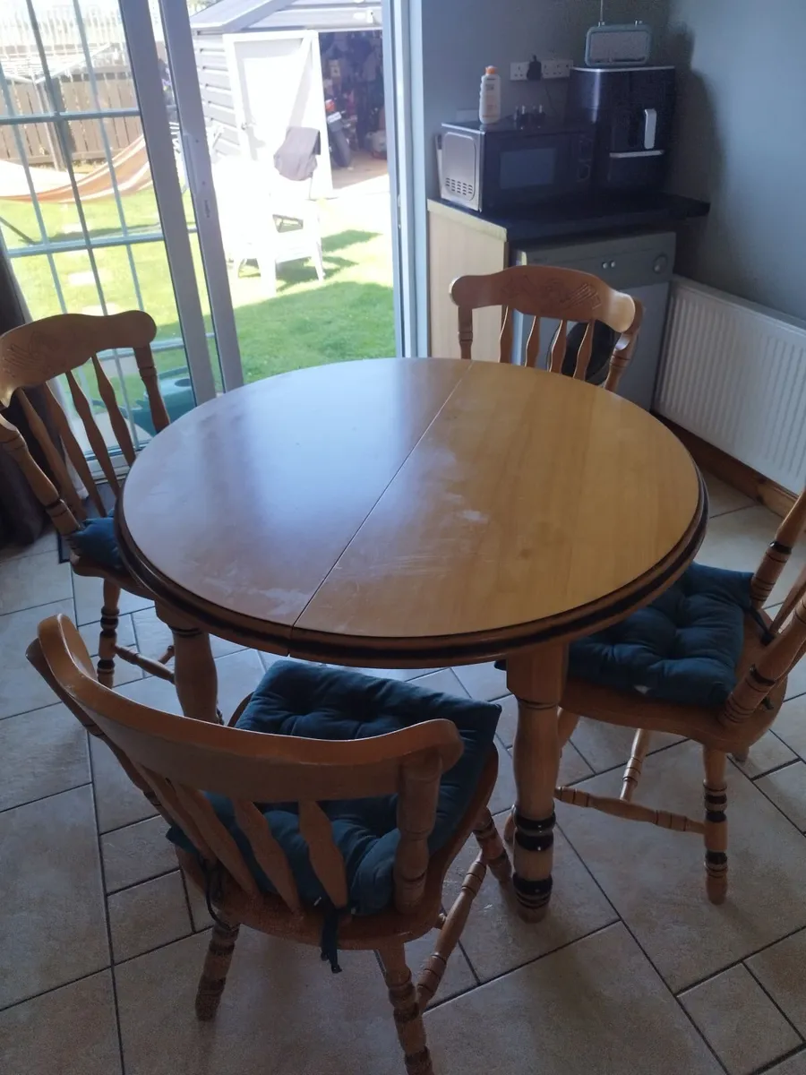 Dining Table and 6 chairs - Image 3