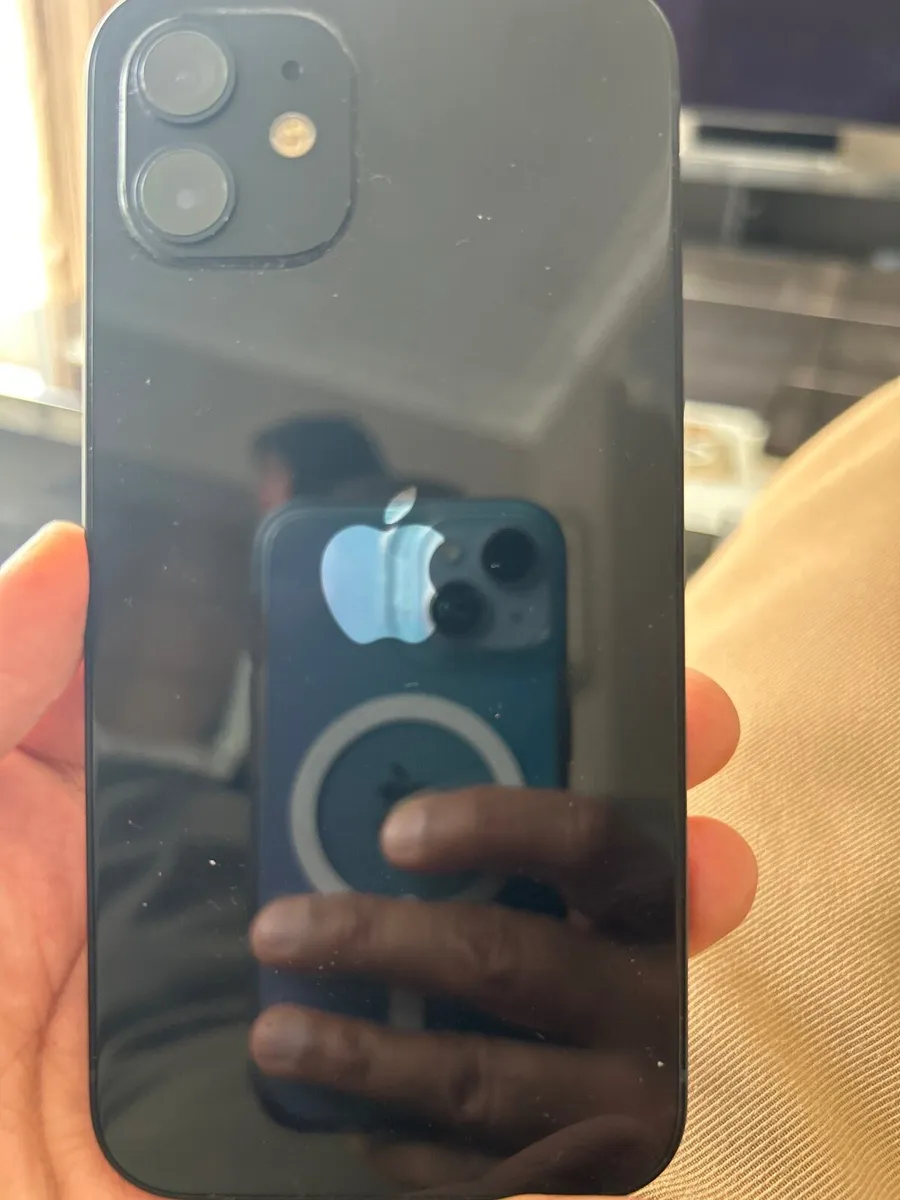 iPhone 12 - Image 2