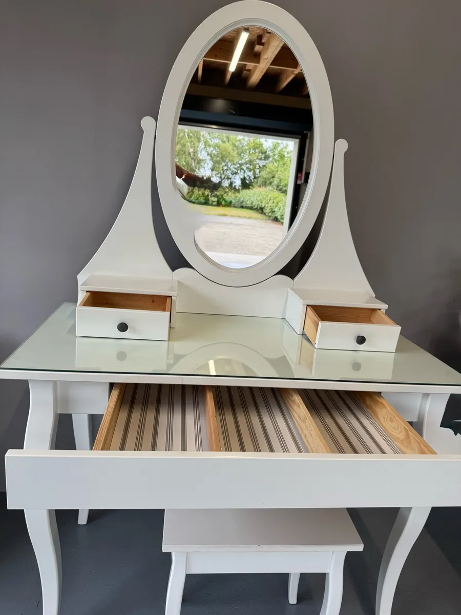 Dressing table and stool - ikea Hemnes / vanity - Image 1
