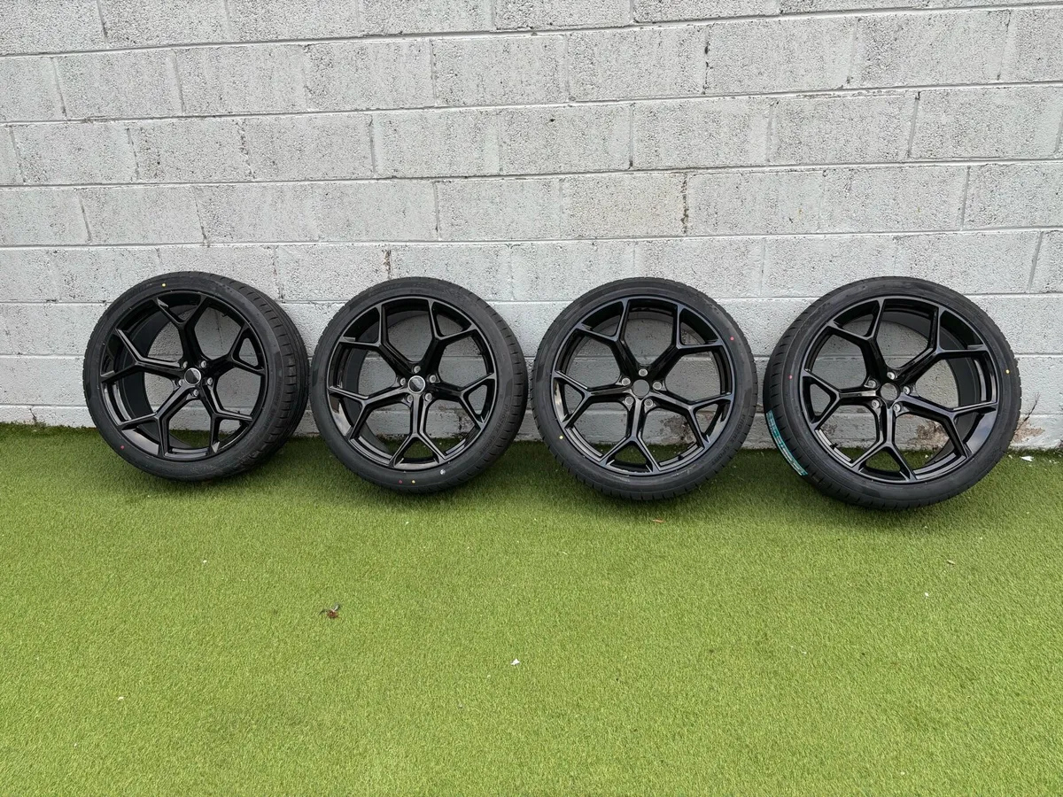 BMW x5 22 inch alloys gloss black - Image 3