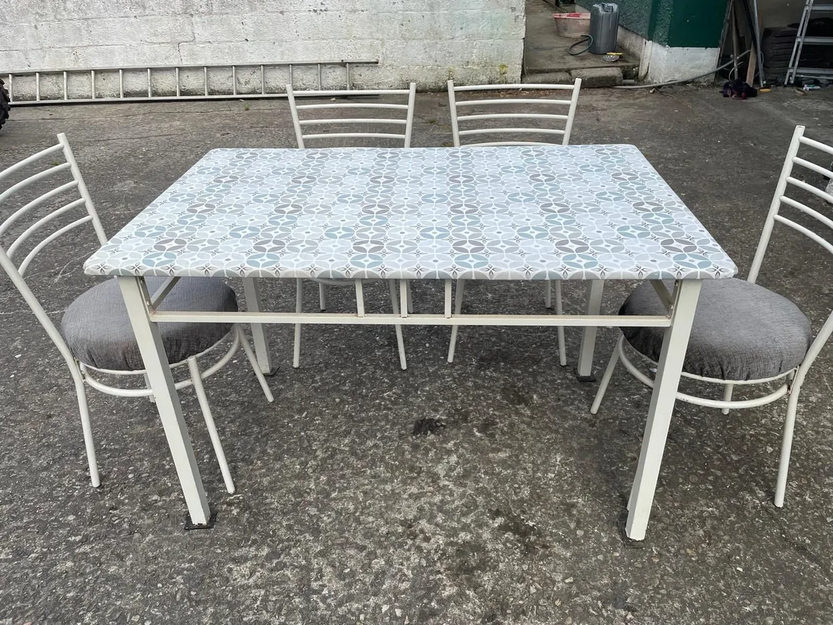 Table & Chairs - Image 2