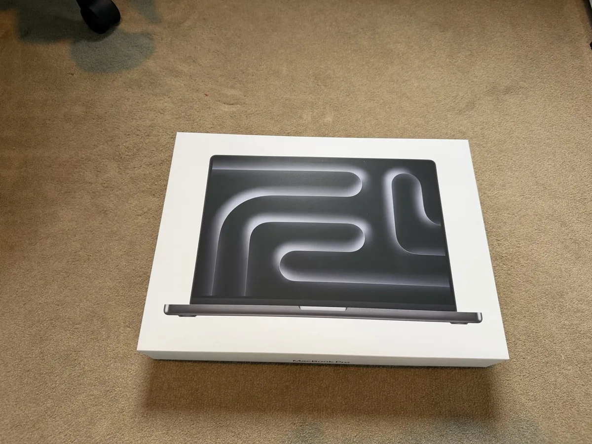MacBook Pro M5 Max (16 inch) 128GB 2TB - Image 1