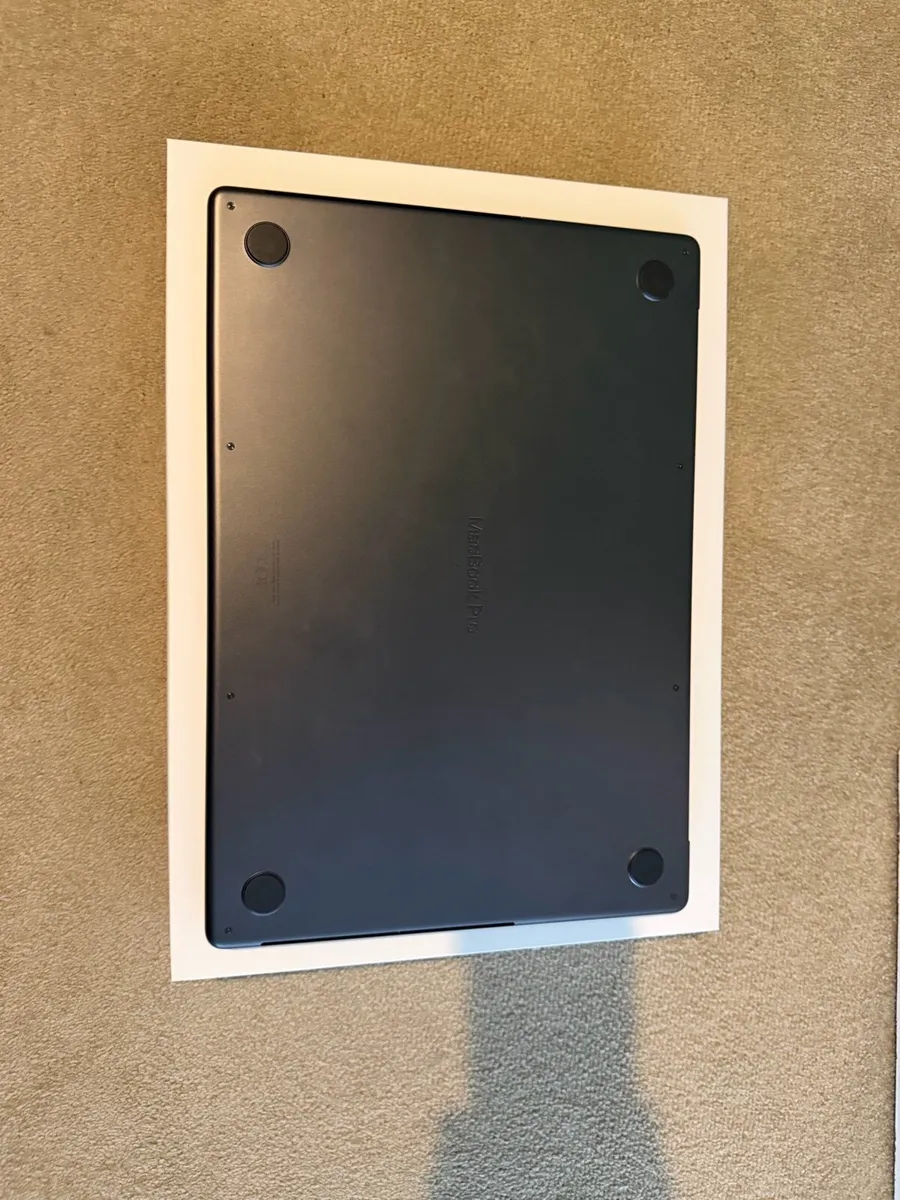 MacBook Pro M5 Max (16 inch) 128GB 2TB - Image 4