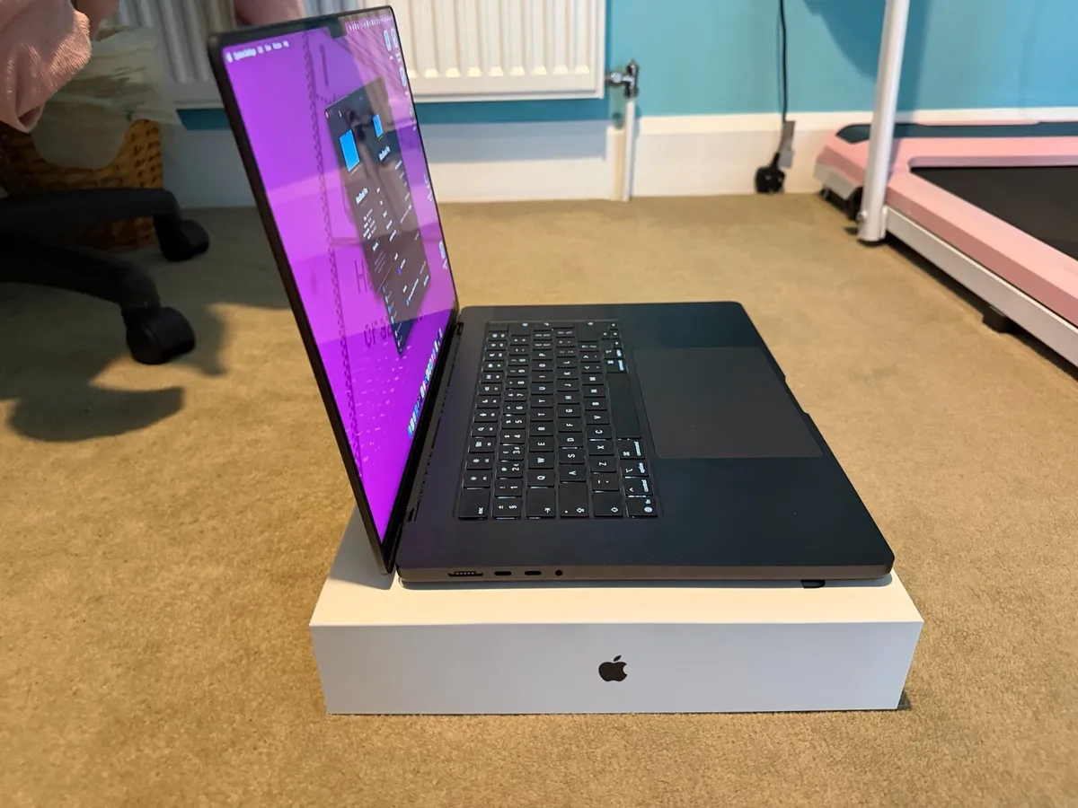MacBook Pro M5 Max (16 inch) 128GB 2TB - Image 4