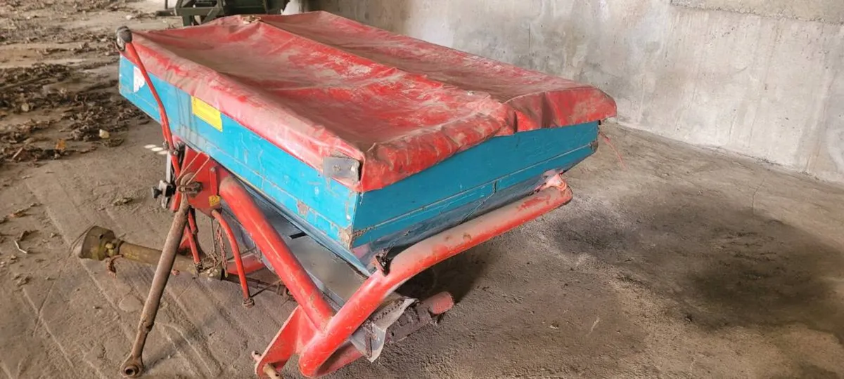 Sulky Fertiliser Spreader - Image 2