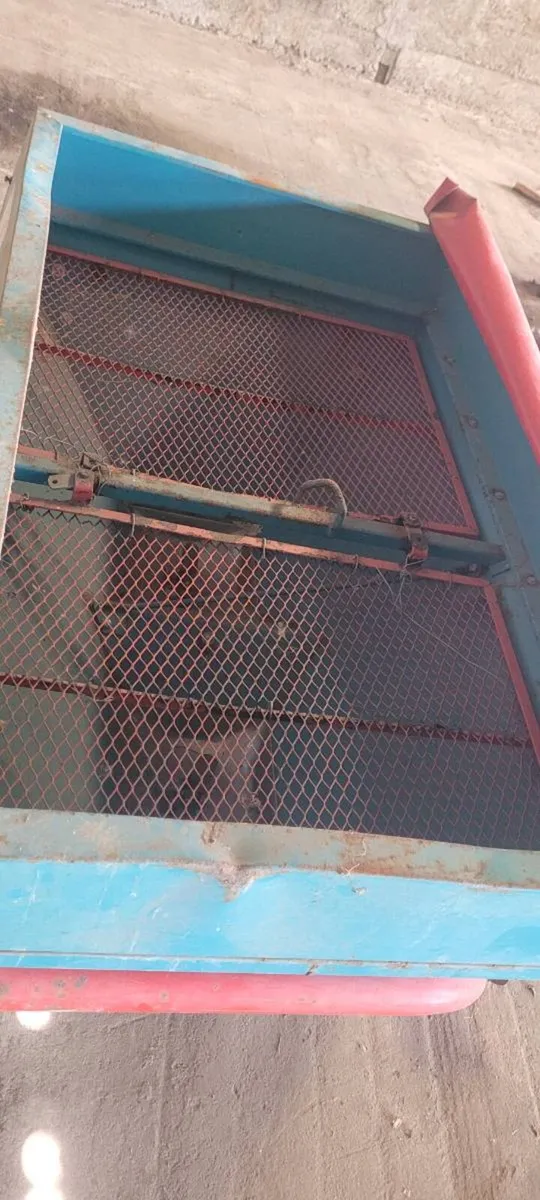 Sulky Fertiliser Spreader - Image 4