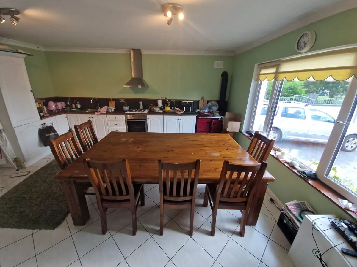 Table and chairs - Image 3