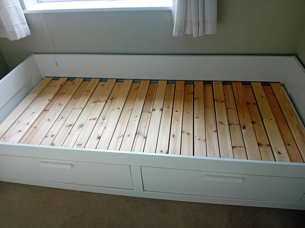 Day bed from Ikea - Image 4