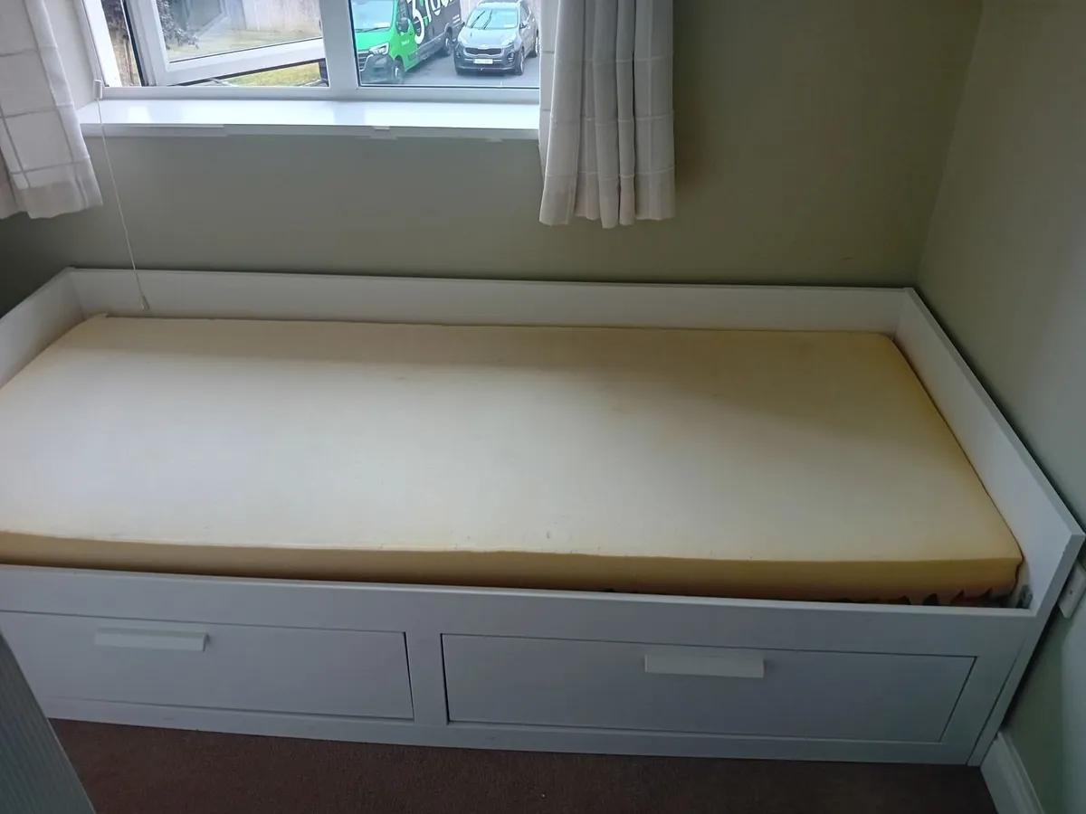Day bed from Ikea - Image 3