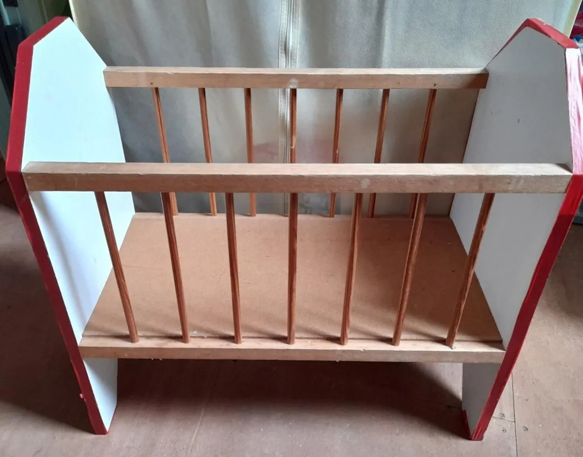 Sturdy wooden dolls cot - Image 1