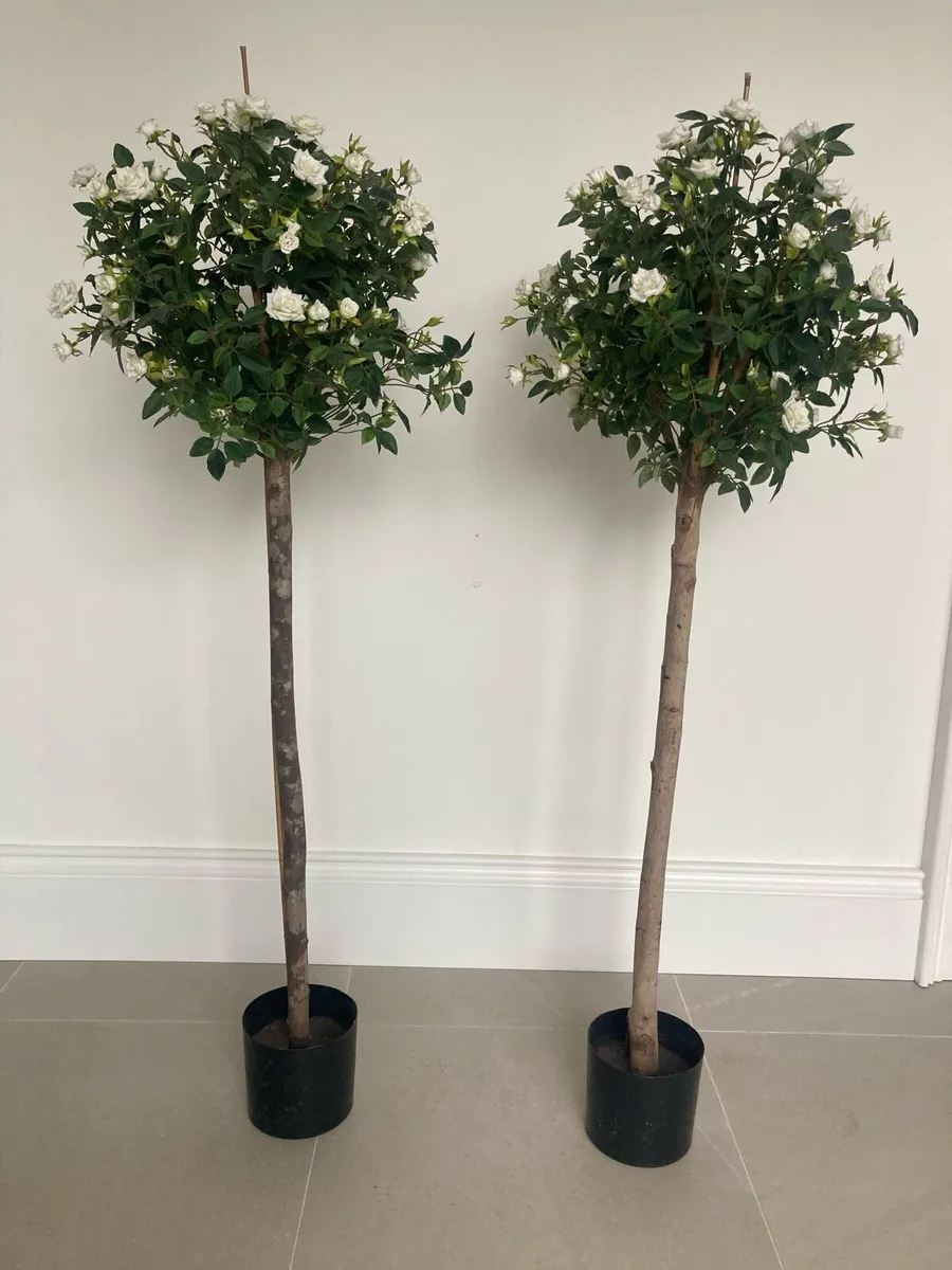 2 artificial trees