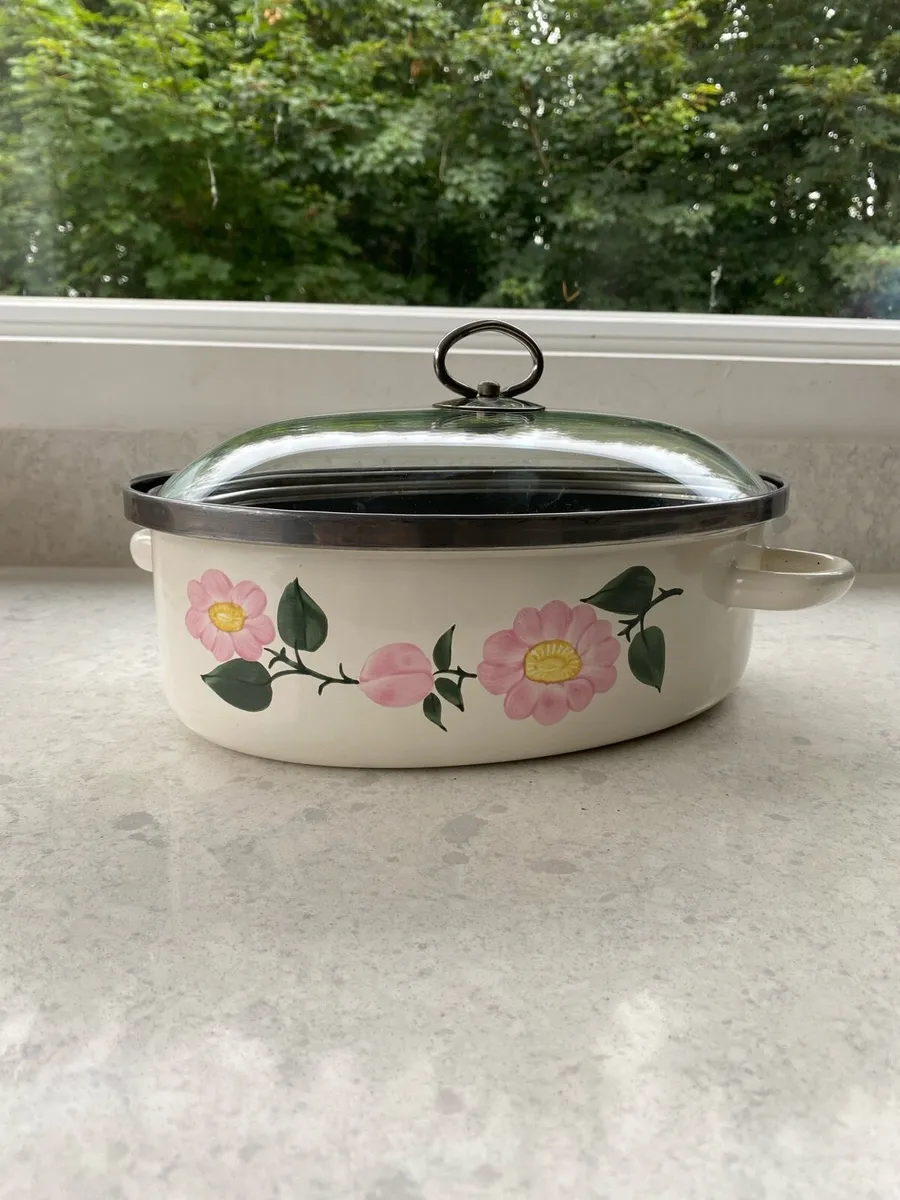 Vintage Wild Rose oval roasting dish - Image 1