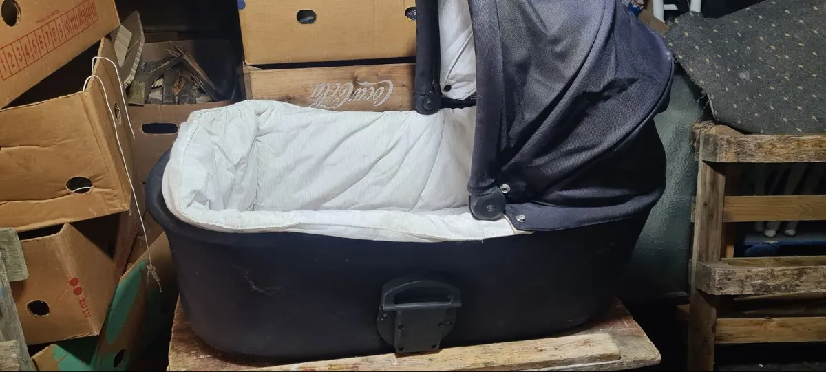Mamas and Papas stroller with foot brake and rain - Image 3