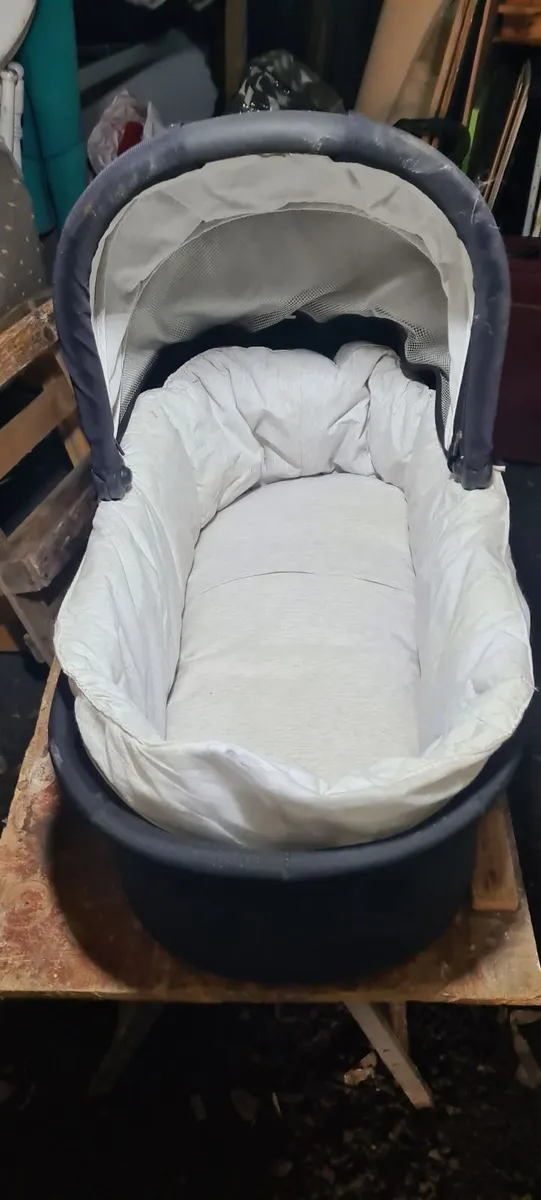 Mamas and Papas stroller with foot brake and rain - Image 2