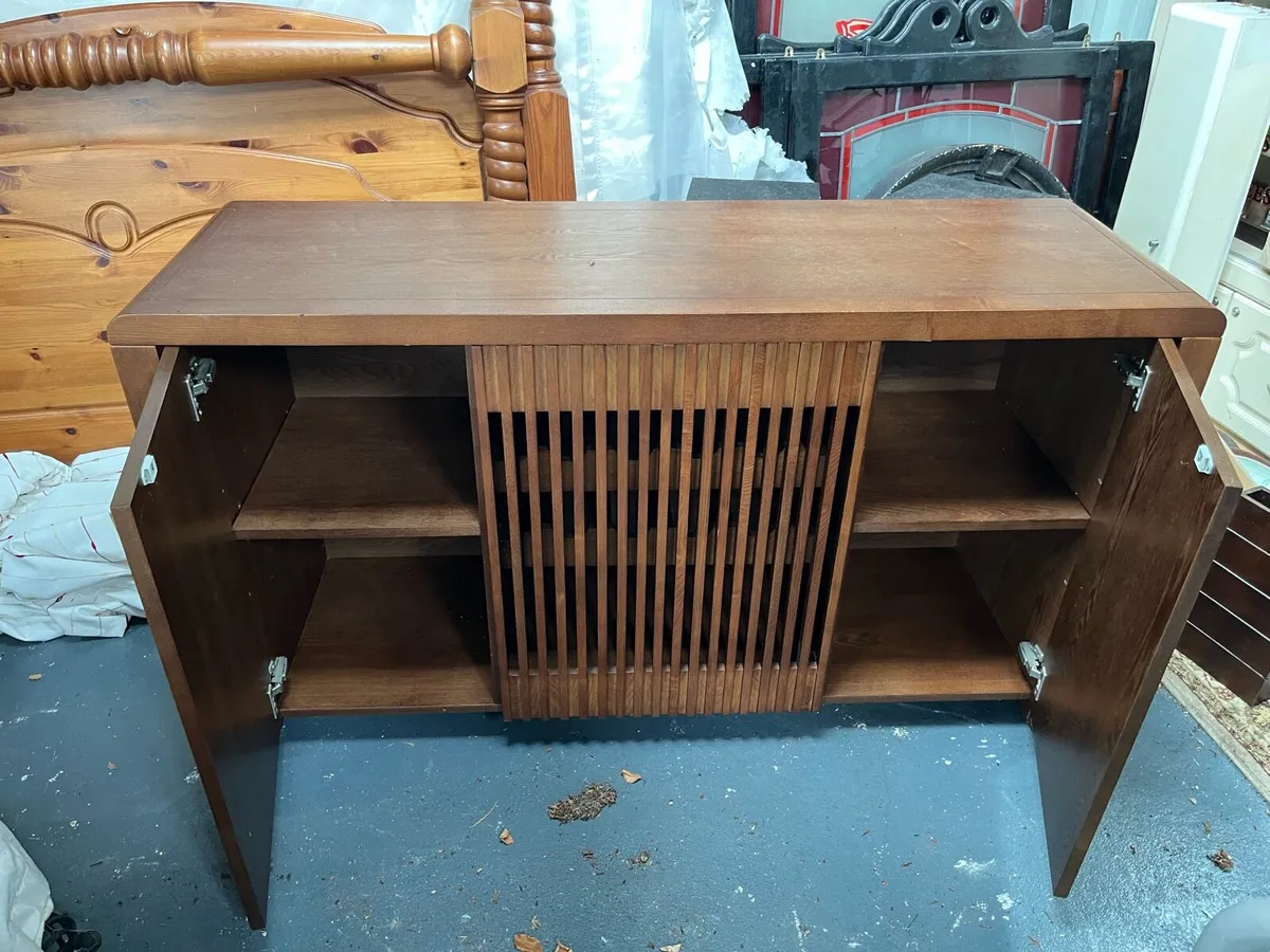 Dining table, 6 chairs and matching sideboard - Image 2