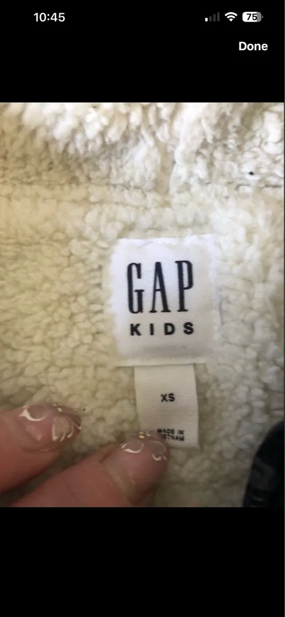 Boys gap hoodie age 4/5 €15 - Image 2