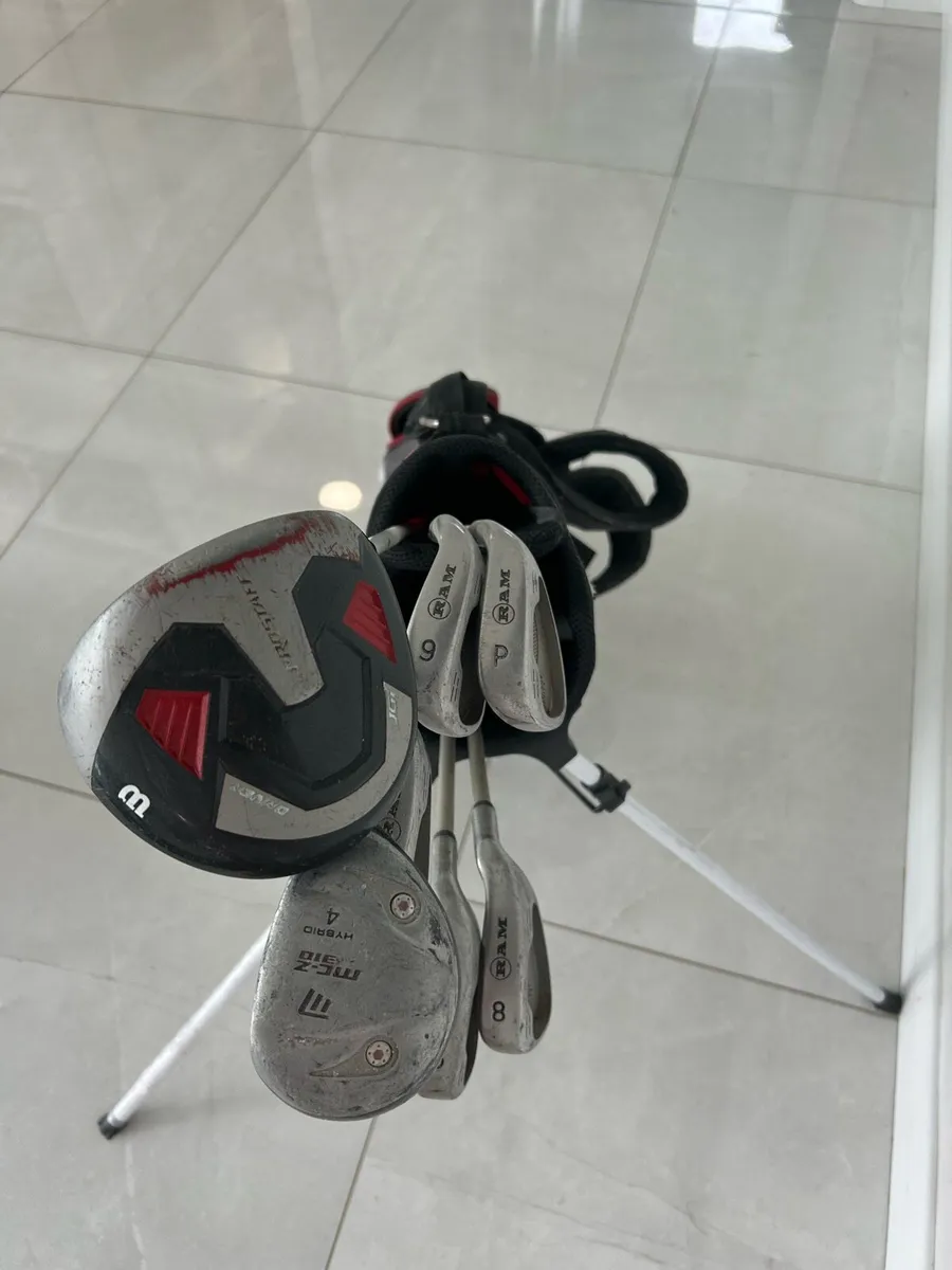 Kids Golf Clubs- Right Hand includes golf caddy - Image 1
