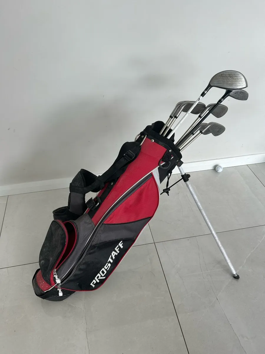 Kids Golf Clubs- Right Hand includes golf caddy - Image 2