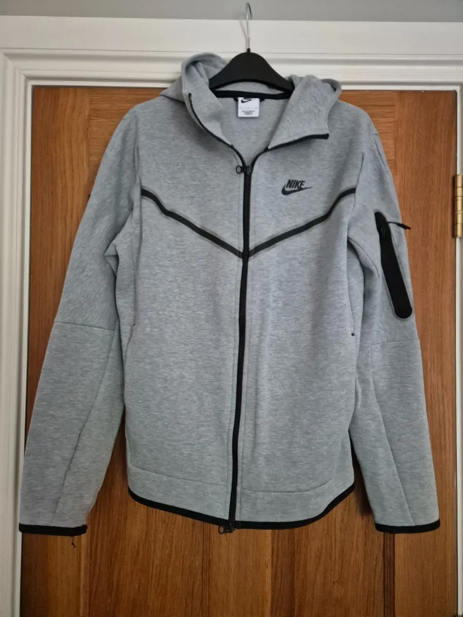 Nike grey hoodie - Image 3