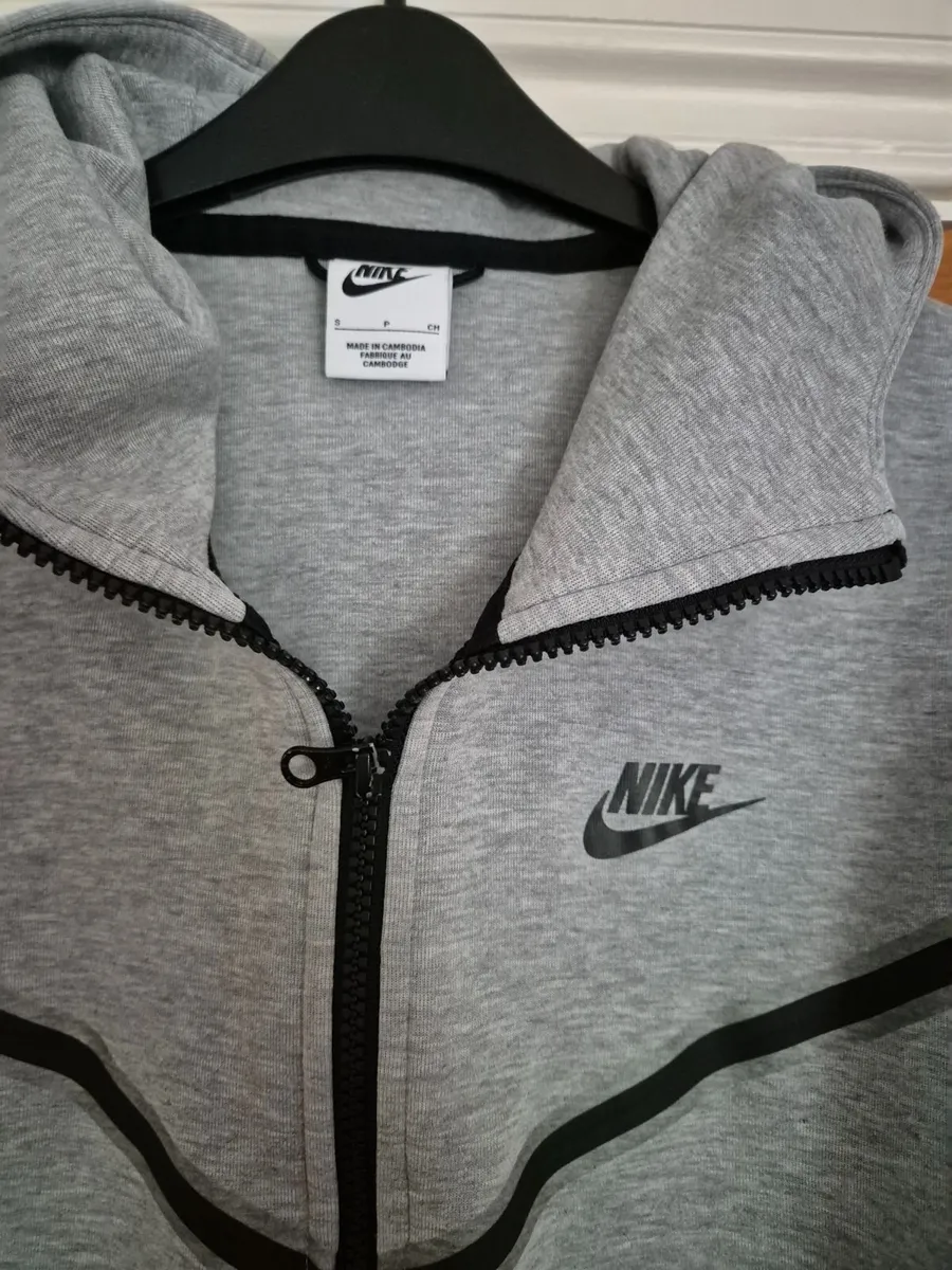 Nike grey hoodie - Image 4