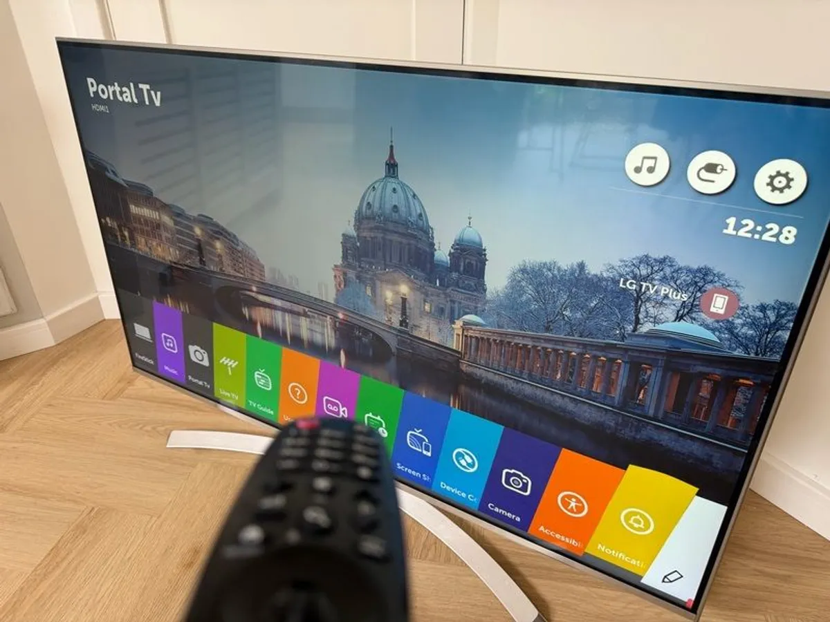 Lg 55uh850v 55" 4k Smart 3d Tv - Image 1