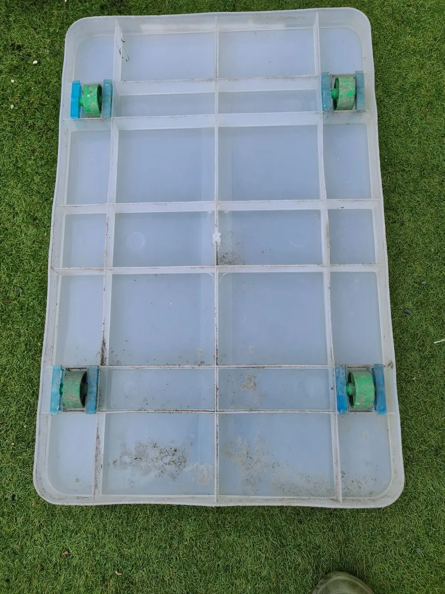 Collection of 4 x large plastic storage boxes - Image 3