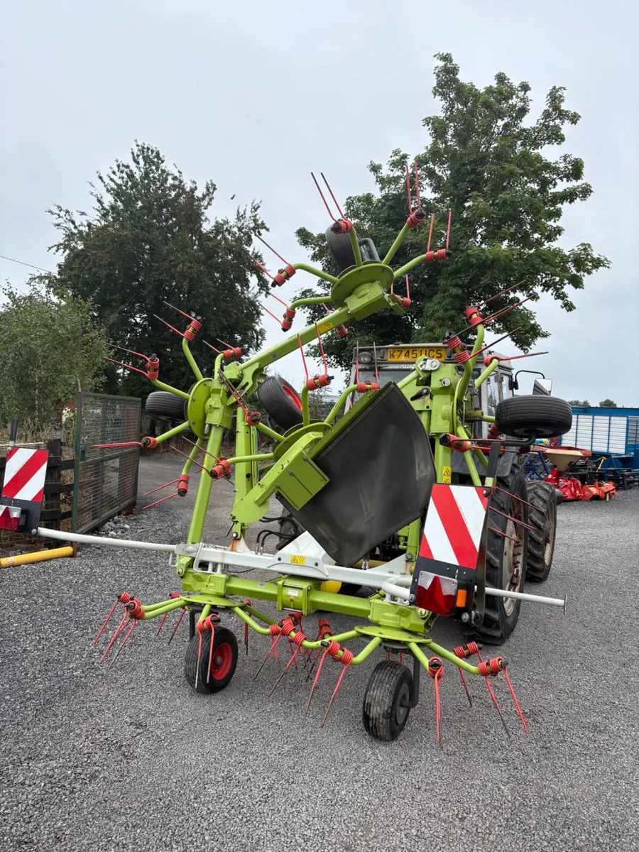 Claas Volto 800 Tedder - Image 3