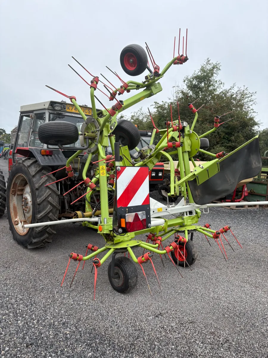 Claas Volto 800 Tedder - Image 1