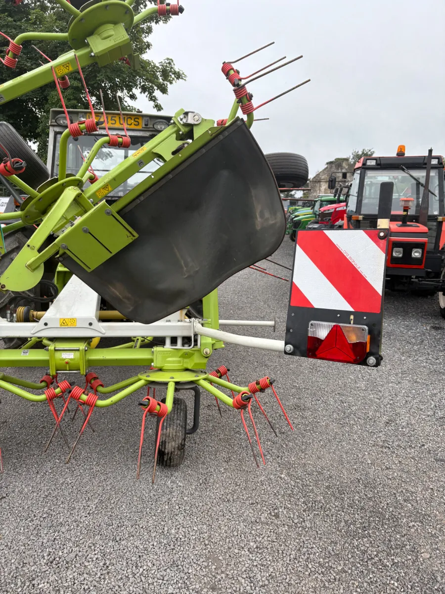 Claas Volto 800 Tedder - Image 2
