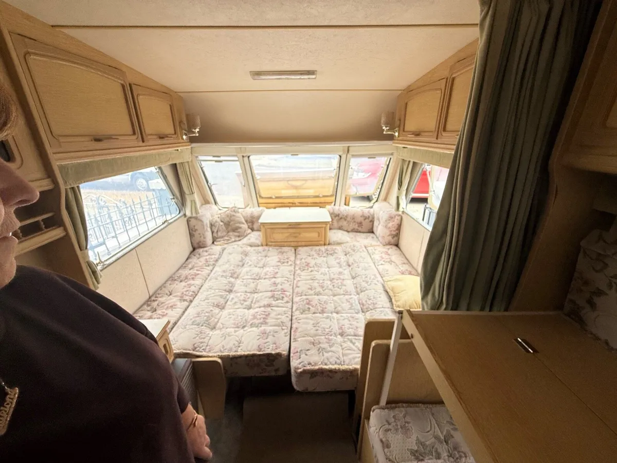 4 BIRTH ABBEY GTS CARAVAN - Image 3