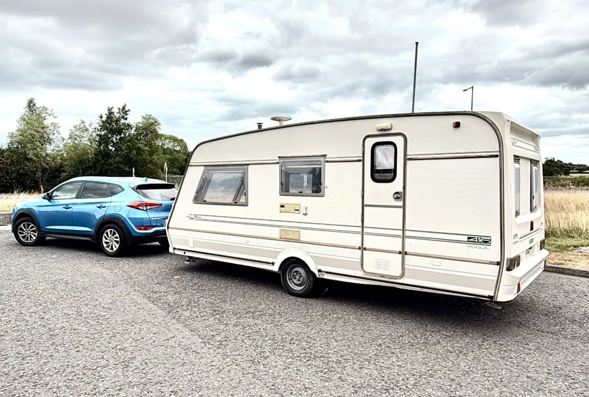 4 BIRTH ABBEY GTS CARAVAN - Image 4