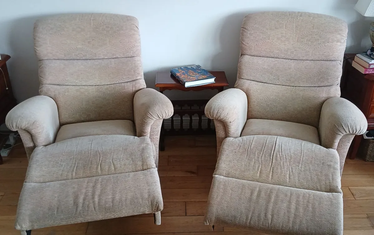Reclining pair of arm chairs - Image 1