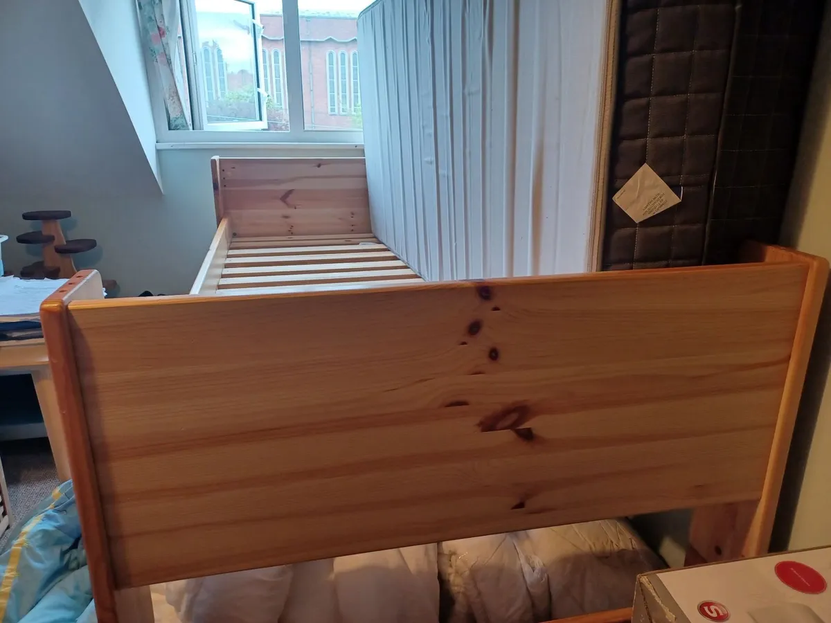 3 x  Single child's bed & mattress - Image 3