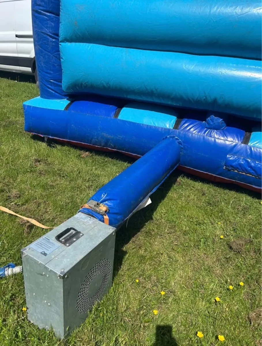Bouncy castle - Image 4