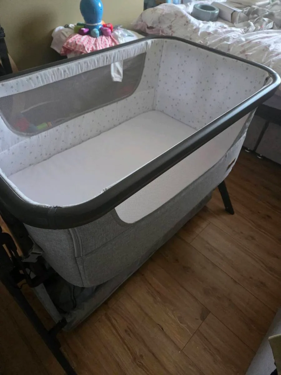 Baby Bedside Crib, Moses Basket and Rocking chair - Image 4