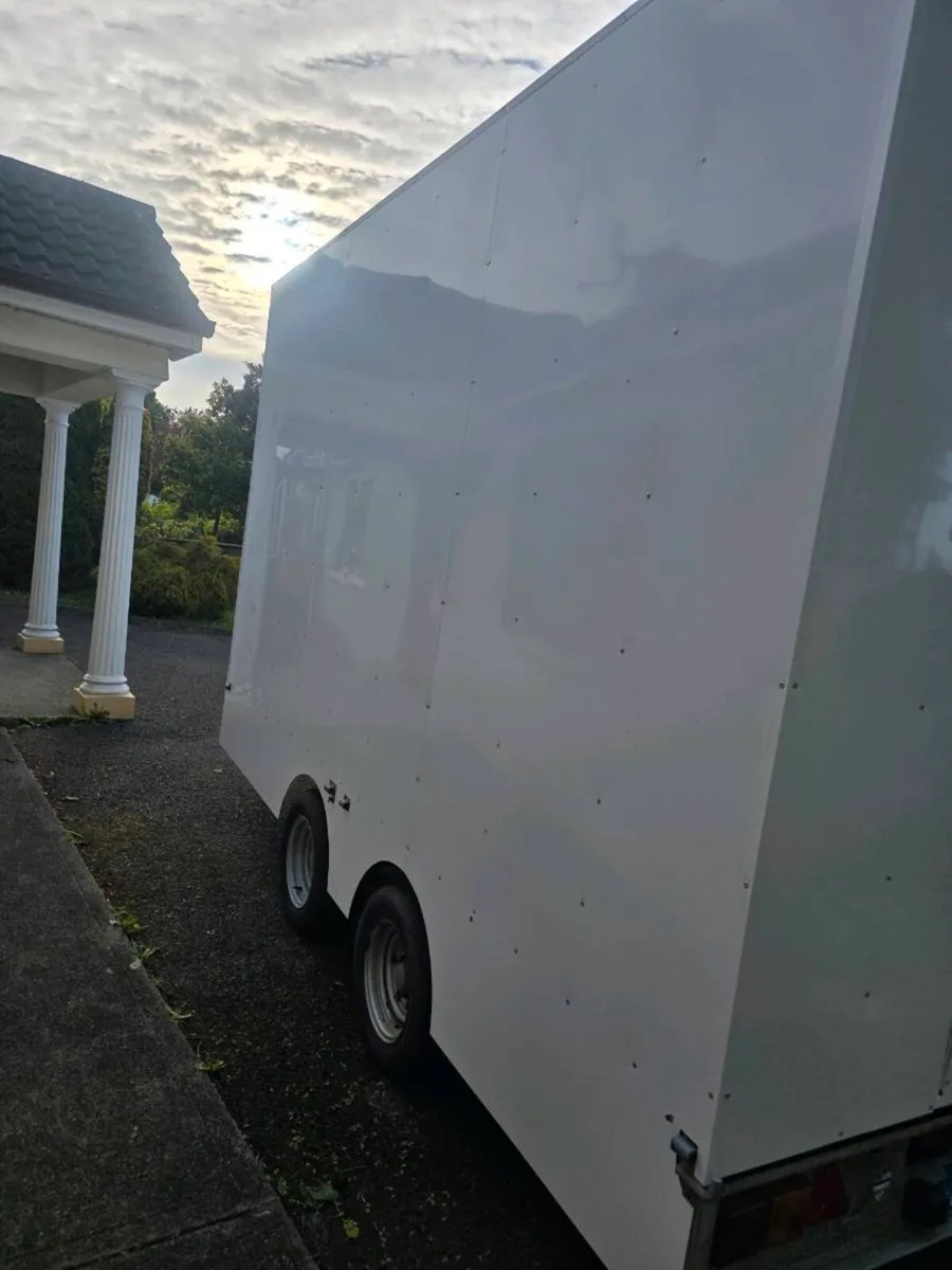 Trailer - Image 1