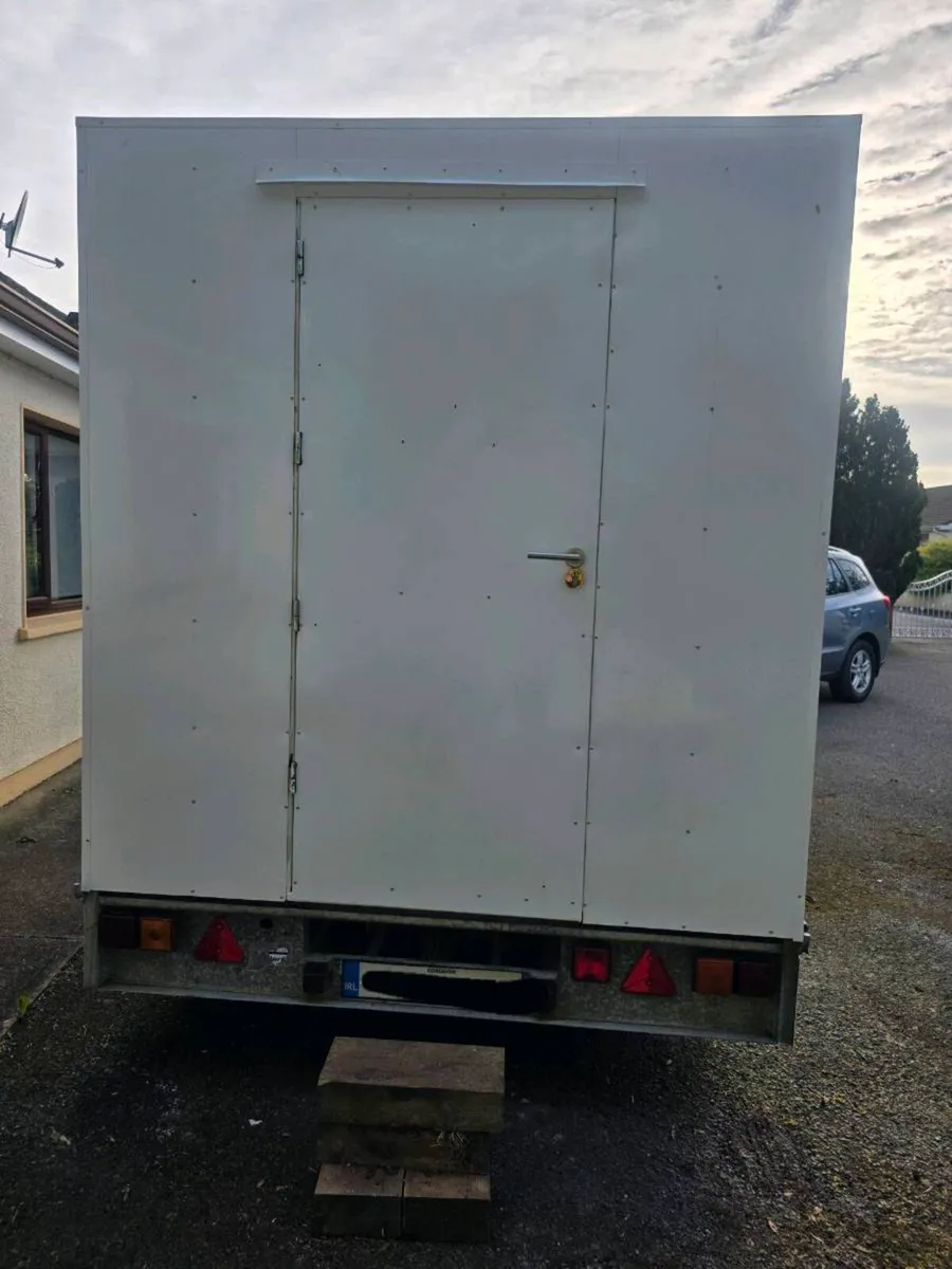 Trailer - Image 2