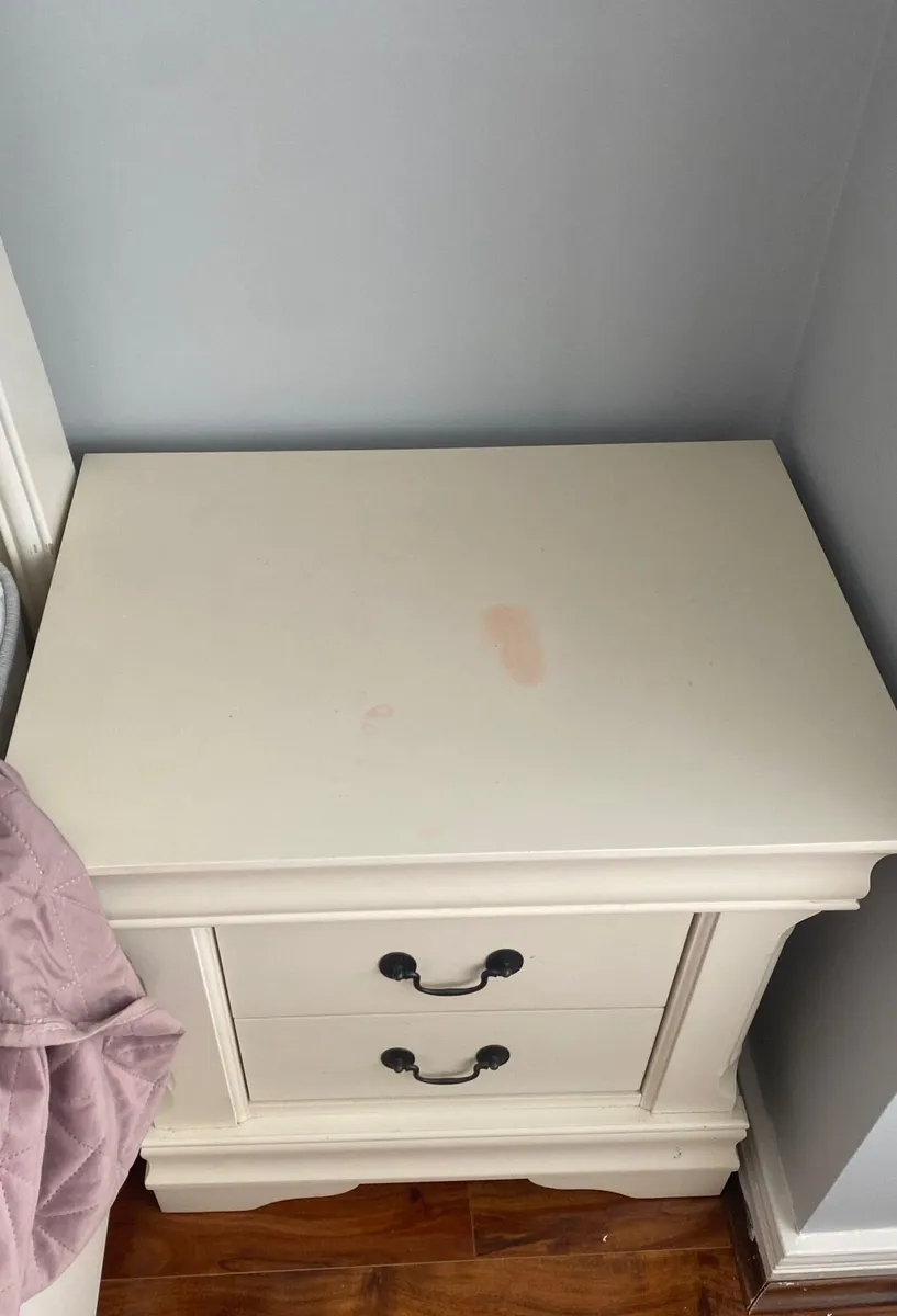 Bedroom set - Image 1