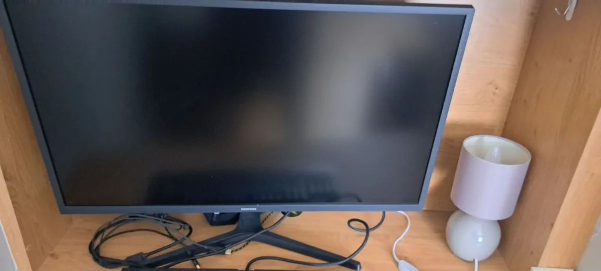 28 inch Samsung Led monitor