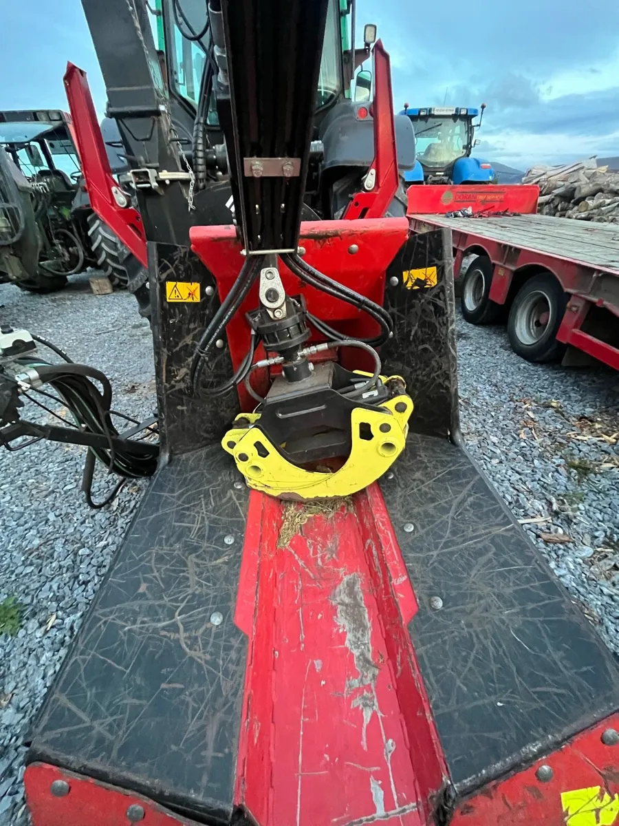 Crane fed Woodchipper - Image 2