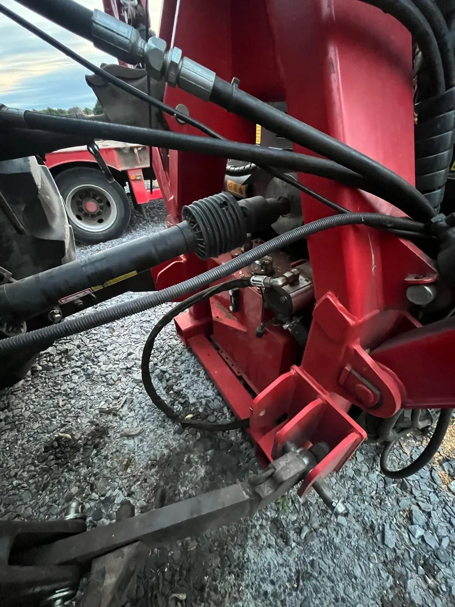 Crane fed Woodchipper - Image 3