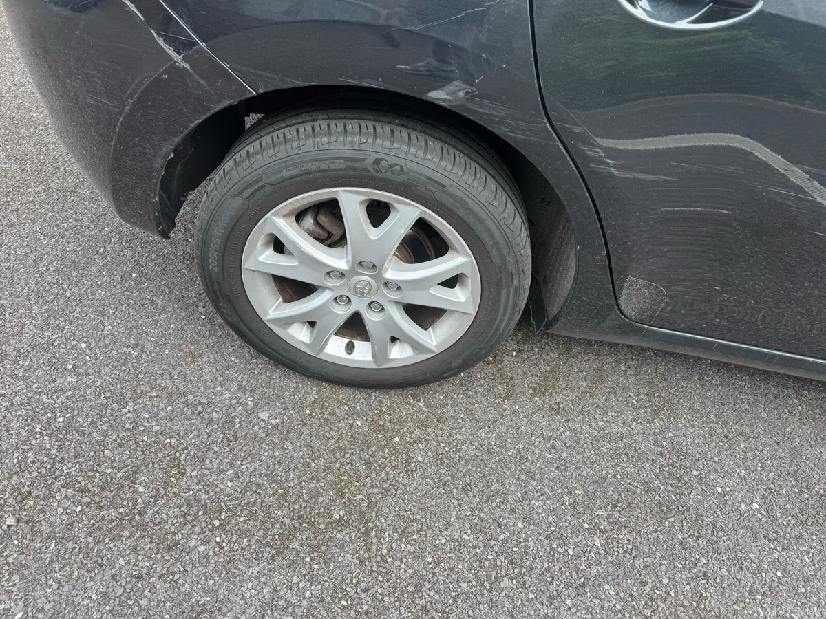 Toyota Auris 1.4 petrol for parts or repair - Image 3