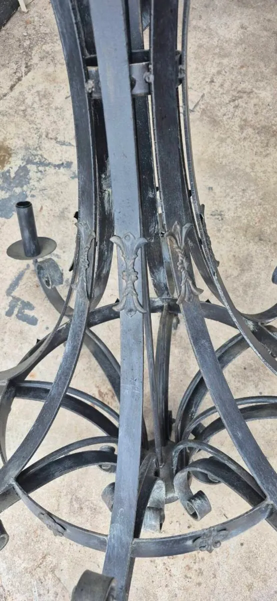 iron Chandaier - Image 1