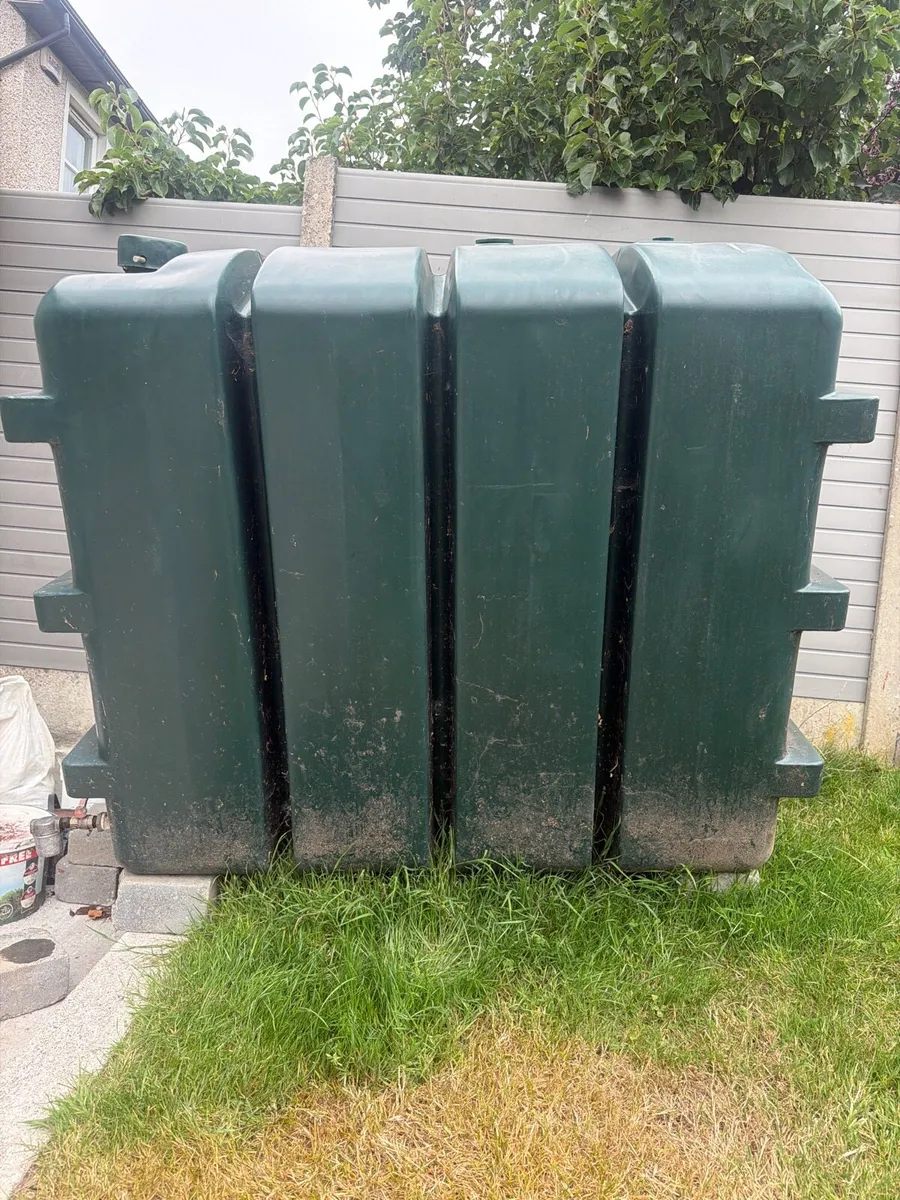 Oil tank